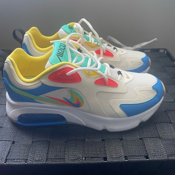 Women’s Nike Air Max 200 - Picture 2 of 5